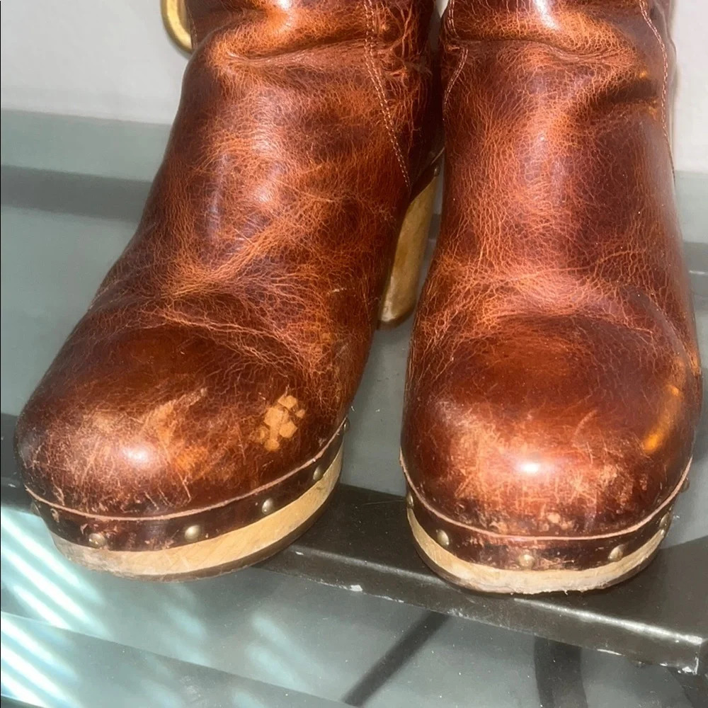 UGG Lynnea Leather Clog-Style Boots - Picture 4 of 6